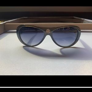 Great pair of Tory Burch sunglasses